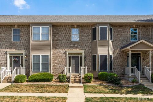 521 Queens Court Pl, Saint Peters, MO, 63376-7390 | Card Image