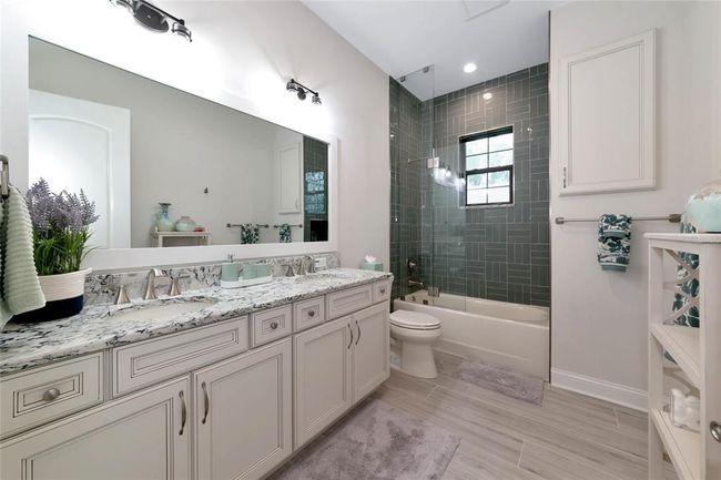 Bathroom with Tub | Image 47