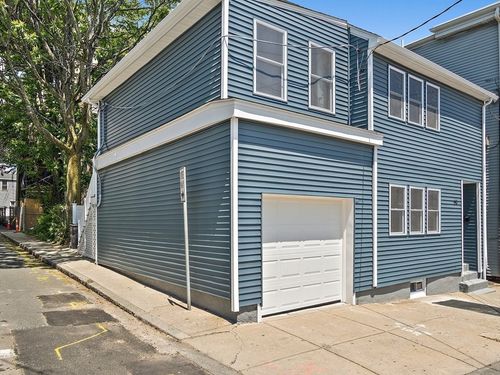 58 Chestnut St, Chelsea, MA, 02150-3829 | Card Image