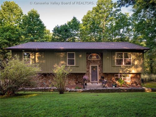 208 Red Bud Ln, Hurricane, WV, 25526-8841 | Card Image