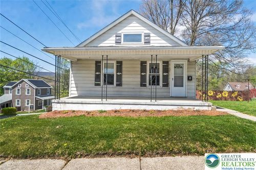 5 Bray St, East Bangor, PA, 18013-2254 | Card Image