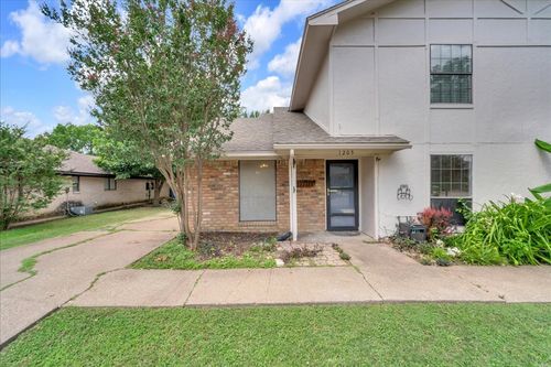 1205 Fairhaven Dr, Mansfield, TX, 76063-2952 | Card Image