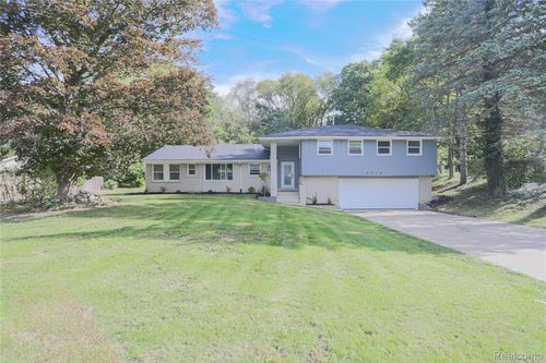38598 Applewood St, Clinton Twp, MI, 48036-1808 | Card Image