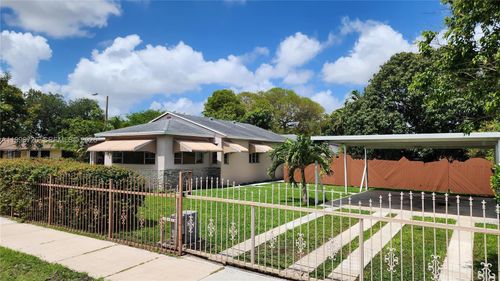 795 Nw 42nd St, Miami, FL, 33127-2758 | Card Image