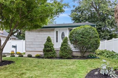 7 Oswego Place, House other with 2 bedrooms, 1 bathrooms and null parking in Ronkonkoma NY | Image 1