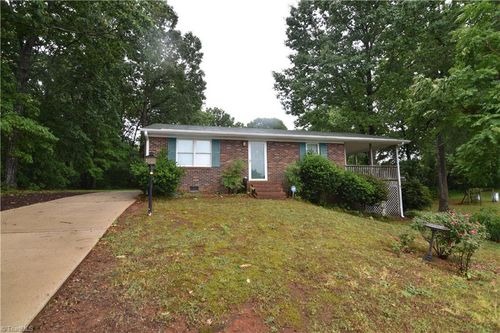 426 S Shore Dr, Lexington, NC, 27292-7884 | Card Image