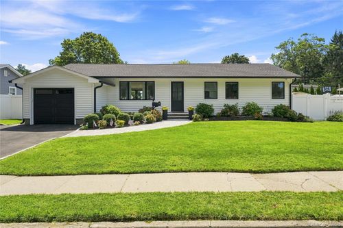 24 Alma St, Sayville, NY, 11782-1321 | Card Image