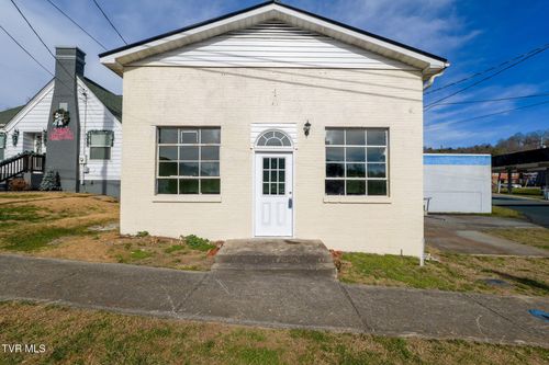 16557 Broad St, Saint Paul, VA, 24283-3517 | Card Image