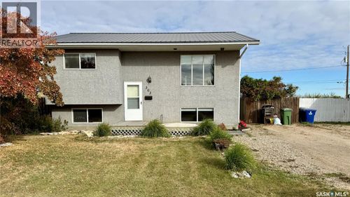 303 4th St, Dundurn, SK, S0K1K0 | Card Image
