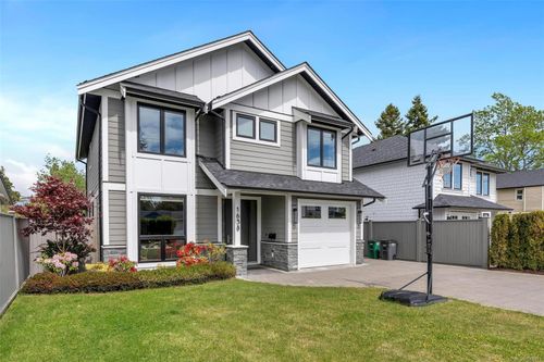 1638 Kenmore Rd, Saanich, BC, V8N4M8 | Card Image