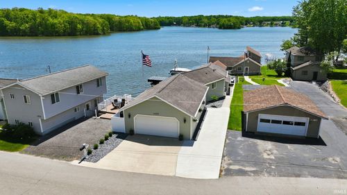 1420 N Shore Dr, Rome City, IN, 46784-9611 | Card Image