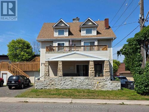 711 Ridgeway St E, Thunder Bay, ON, P7E5H3 | Card Image