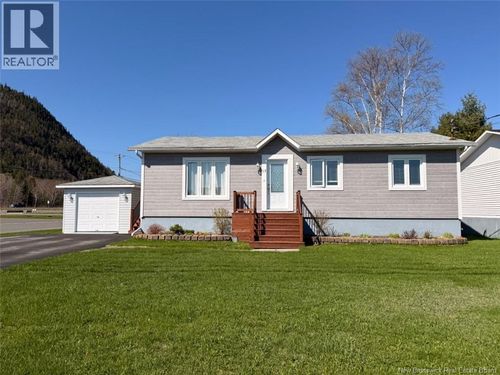 17 Pine St, Campbellton, NB, E3N3P6 | Card Image