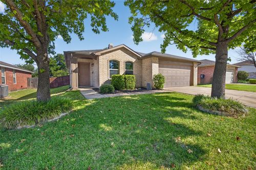 8704 Swan Park Dr, Denton, TX, 76210-0800 | Card Image