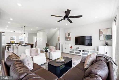 22801 Tawny Pine Sq, BRAMBLETON, VA, 20148-5808 | Card Image