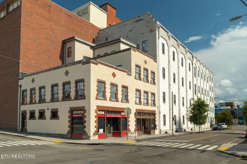 305-222 N Central St, Knoxville, TN, 37917-7546 | Card Image