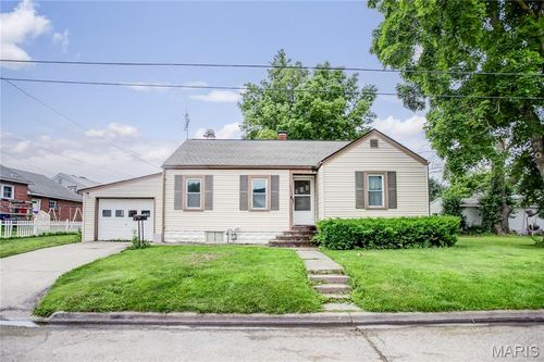 304 State Highway 16, Jerseyville, IL, 62052-2256 | Card Image