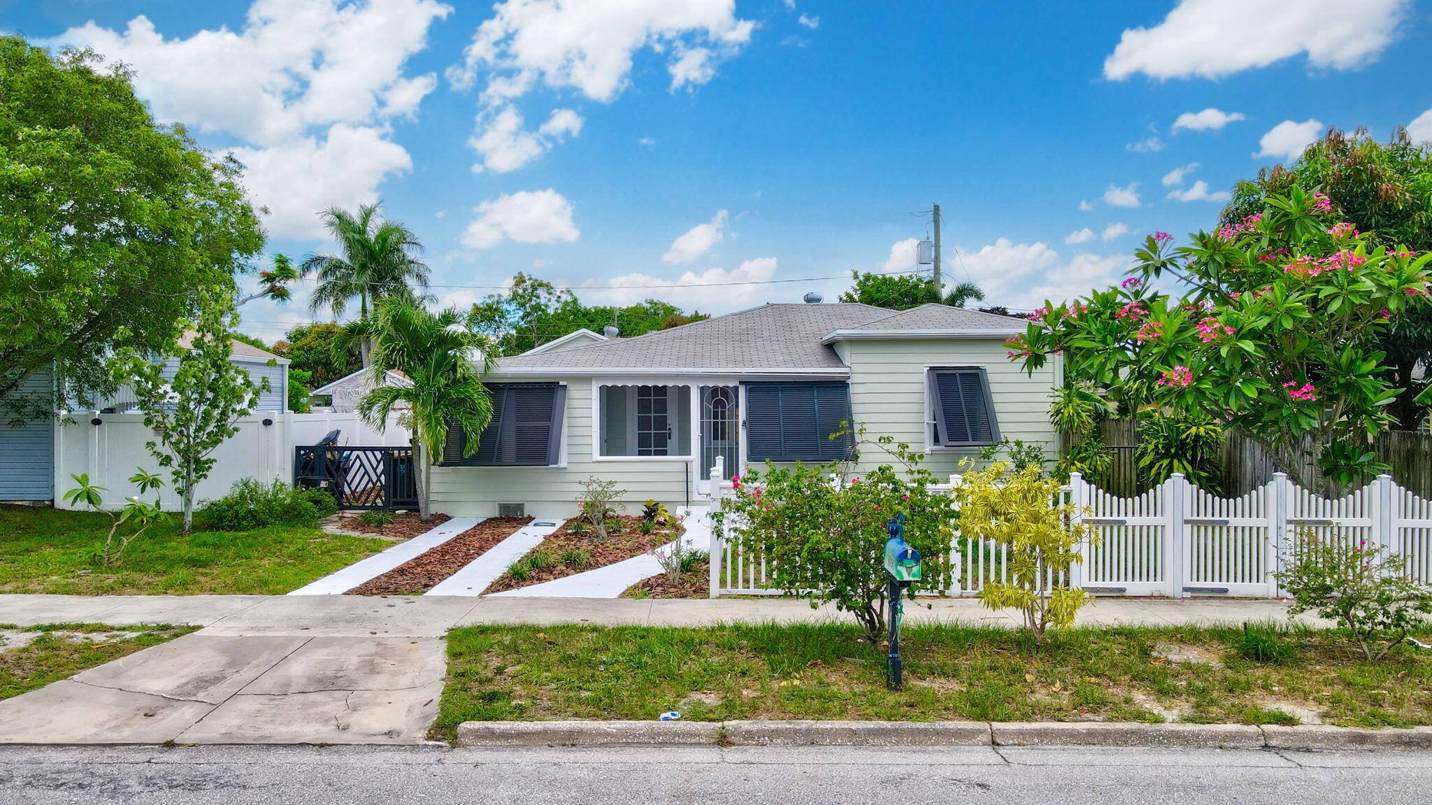 Crestwood Blvd, Lake Worth Beach, FL 33460