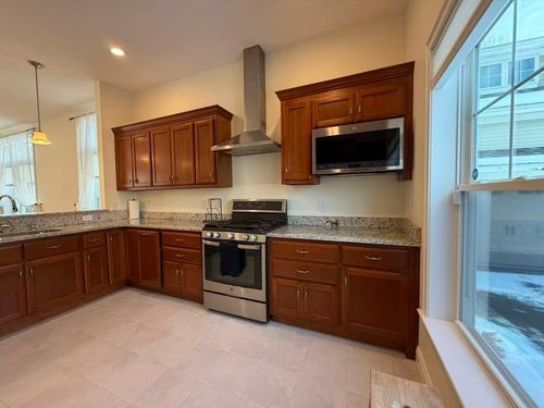33-33 Boardwalk Dr, Andover, MA, 01810-4338 | Card Image