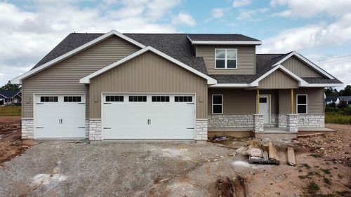 1762 Loyal Drive, NEENAH, WI, 54956 | Card Image