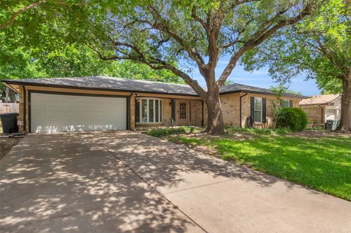 2212 Hurstview Dr, Hurst, TX, 76054-2916 | Card Image
