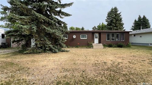 404 3 St N, Wakaw, SK, S0K4P0 | Card Image