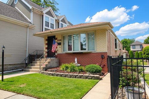 10756 S Albany Ave, Chicago, IL, 60655-2116 | Card Image