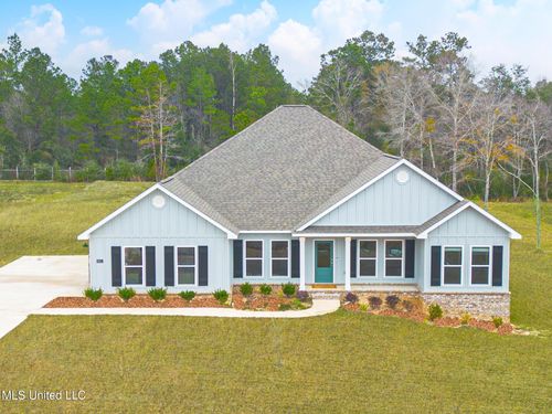 18951 Harrington Cir, Biloxi, MS, 39532-4571 | Card Image