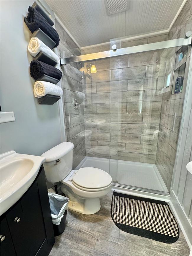 Downstairs guest bathroom | Image 34
