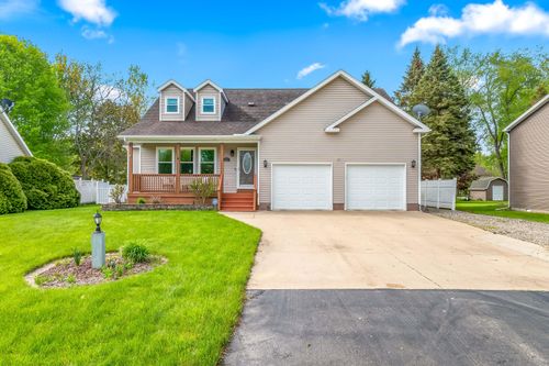 301 Case St, Jonesville, MI, 49250-9416 | Card Image