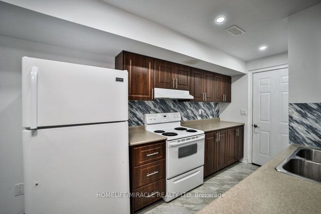 24 Deer Ridge Trail, House attached with 5 bedrooms, 4 bathrooms and 3 parking in Caledon ON | Image 27