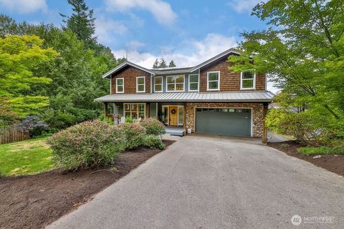 16426 Cedar Falls Rd Se, North Bend, WA, 98045-9085 | Card Image