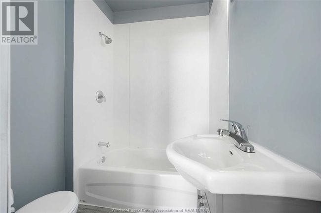 2 - 266 Seymour St, Condo with 2 bedrooms, 1 bathrooms and null parking in Amherstburg ON | Image 11