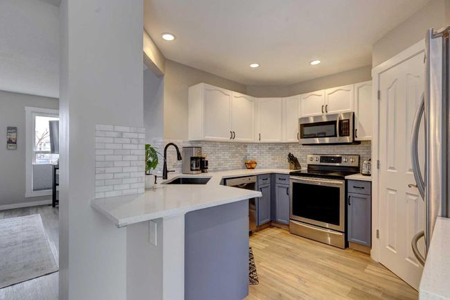 76 Somerside Grove Sw, House other with 3 bedrooms, 4 bathrooms and 4 parking in Calgary AB | Image 9