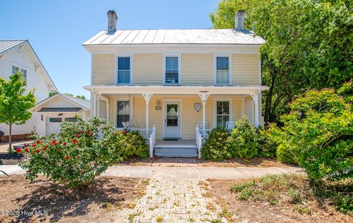 212 Broad St, Beaufort, NC, 28516-2111 | Card Image