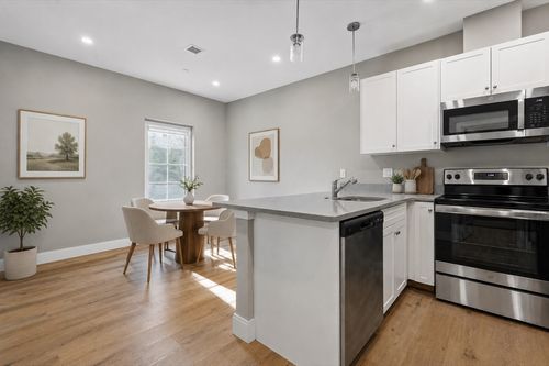203-3 Burke Ln, Wellesley, MA, 02481-5600 | Card Image