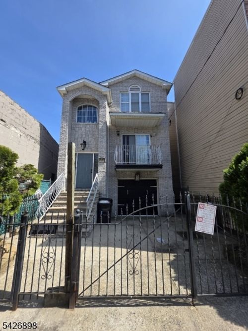 135 Highland Ave, Newark, NJ, 07104-1144 | Card Image