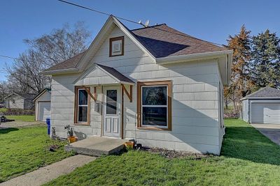 311 Ne 2nd Street, House other with 2 bedrooms, 1 bathrooms and null parking in Oelwein IA | Image 1