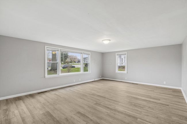 108 S 8 Th St, Home with 0 bedrooms, 0 bathrooms and 6 parking in Hebron OH | Image 12