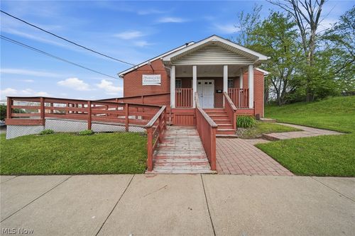 611 Hartford Ave Se, Canton, OH, 44707-3372 | Card Image