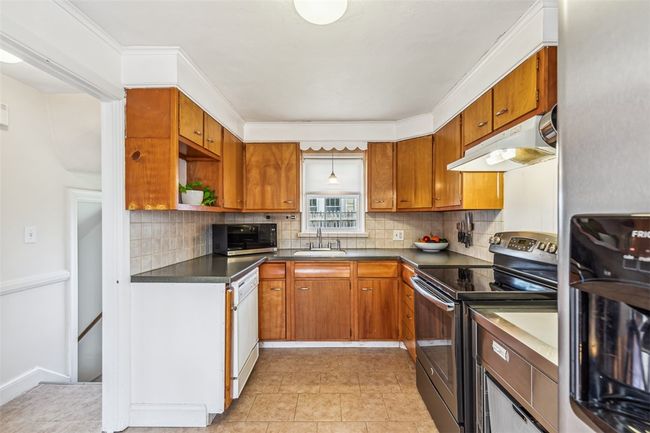 244 Summer St, House other with 3 bedrooms, 2 bathrooms and 6 parking in Cranston RI | Image 16