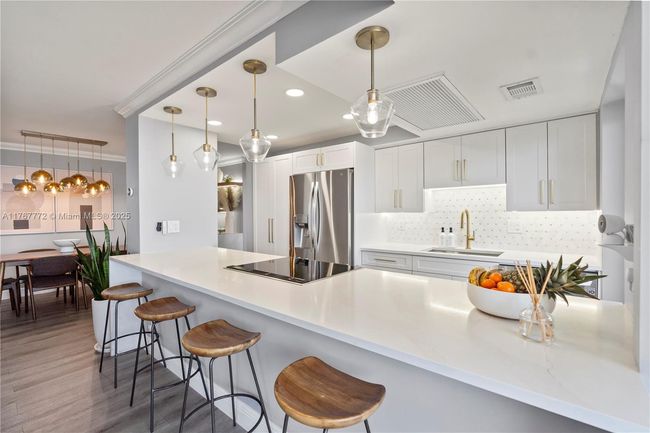 APT-1806 - 2841 N Ocean Blvd, Condo with 2 bedrooms, 2 bathrooms and null parking in Fort Lauderdale FL | Image 4