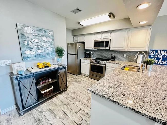 102 - 509 Short Circuit, Condo with 2 bedrooms, 1 bathrooms and null parking in Horseshoe Bay TX | Image 5