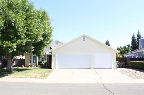 1372 Johnathan Dr, Yuba City, CA, 95993-8126 | Card Image