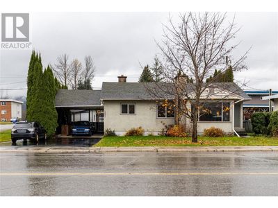 1601 Douglas St, House other with 3 bedrooms, 1 bathrooms and 3 parking in Revelstoke BC | Image 1