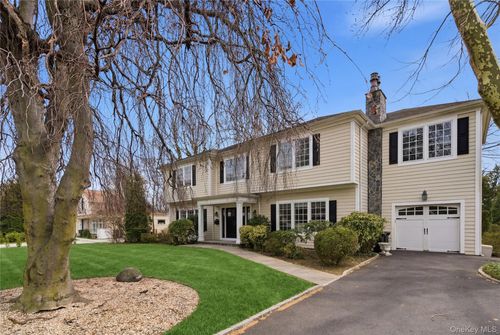 32 Highfield Ln, Roslyn Heights, NY, 11577-1827 | Card Image