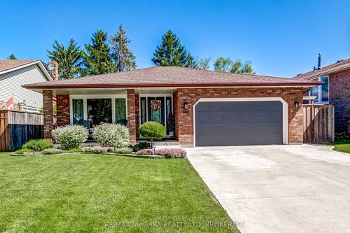 104 Whiteoak Cres, Welland, ON, L3C6E6 | Card Image
