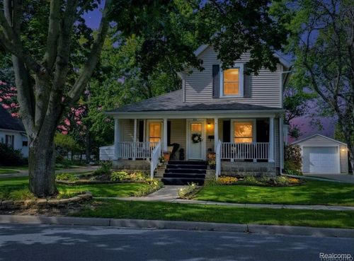 902 Degroff St, Grand Ledge, MI, 48837-2155 | Card Image