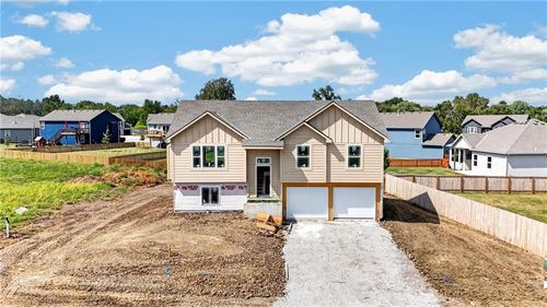 11208 E 207th St, Peculiar, MO, 64078-2201 | Card Image