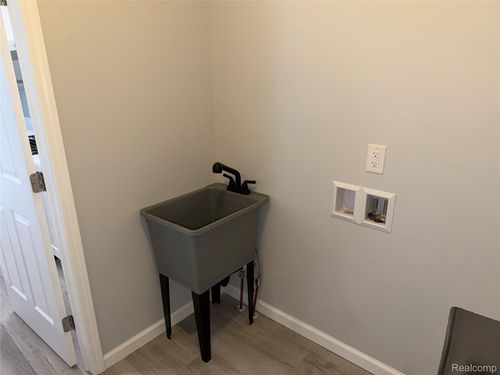 819 Chelsea Ridge Ct, Howell, MI, 48843-2486 | Card Image